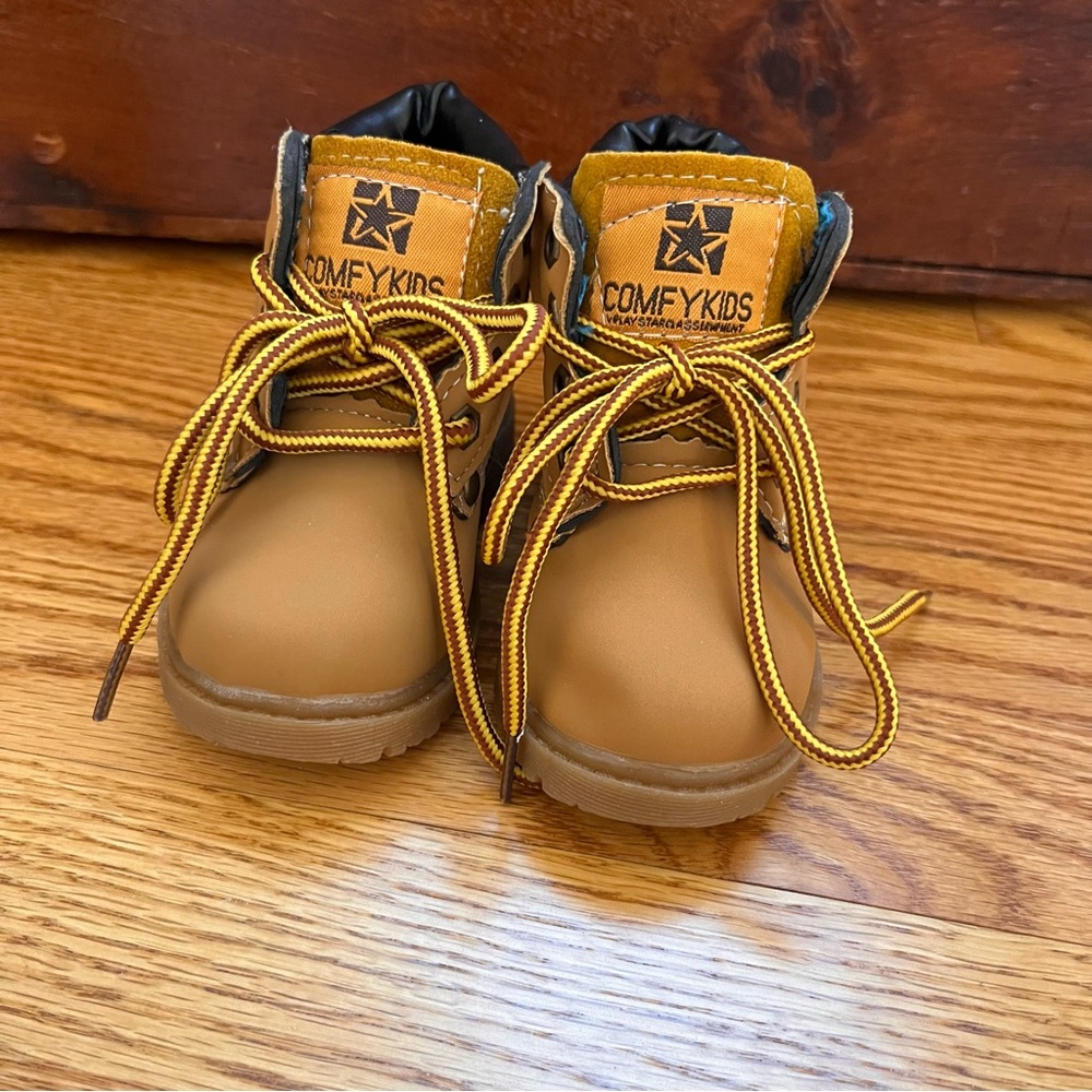 Comfy Kids Tan Lace Up “Work Boots” size Toddler 5.5 NWOT